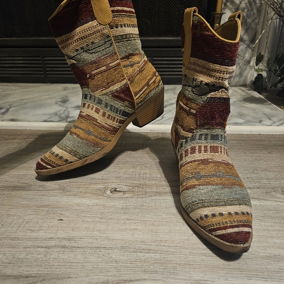 Cowboy boots! 🐎 - Picture 5 of 9